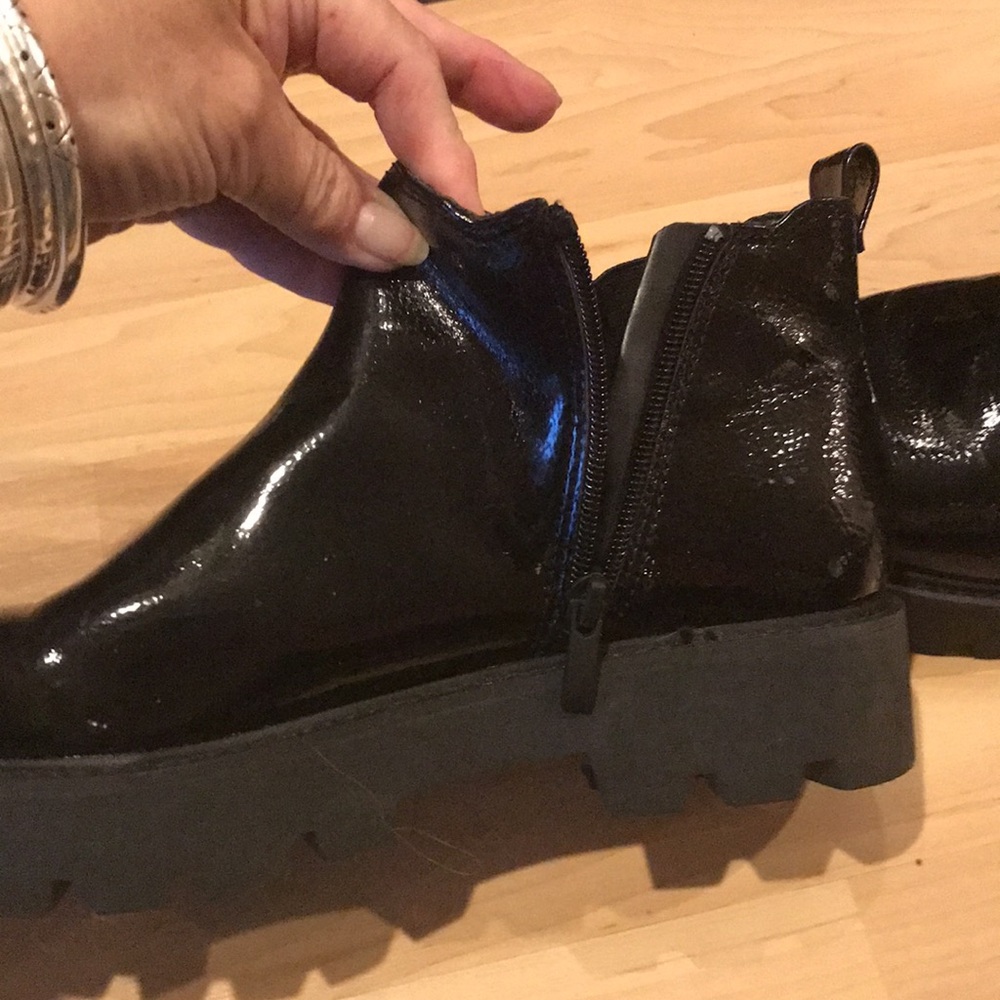 FRANCO SARTO  black patent leather side zip ankle boot like new Size 8.5 - Picture 5 of 6